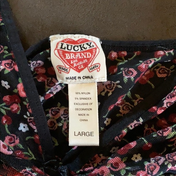 Pretty sheer flower camisole top - Picture 4 of 5